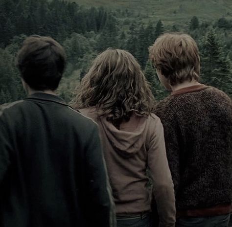 Tumblr, Aerial Wallpaper, Aesthetic Hogwarts, Twitter Aesthetic, Cast Pictures, 2020 Aesthetic, The Deathly Hallows, Prisoner Of Azkaban, Harry Potter Actors