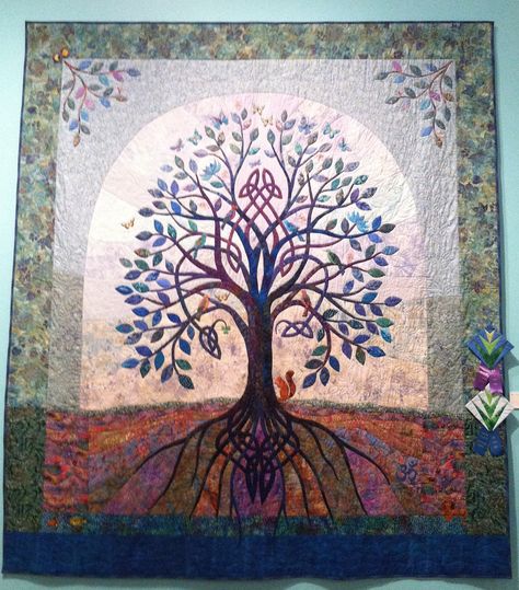 Blue Celtic Tree - Shelley Bertlels and The McQuilters. Best of Show, 2013 Capital City Quilt Show (Florida) Family Tree Quilt, Celtic Quilt, Applique Quilt, Landscape Quilts, Celtic Tree Of Life, Celtic Patterns, Picture Quilts, Celtic Tree, Tree Quilt