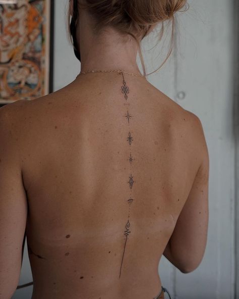 Flower Spine Tattoos, Tato Minimal, Small Girly Tattoos, Small Pretty Tattoos, Petite Tattoos, Spine Tattoos For Women, Cute Tattoos For Women, Spine Tattoo, Back Tattoo Women