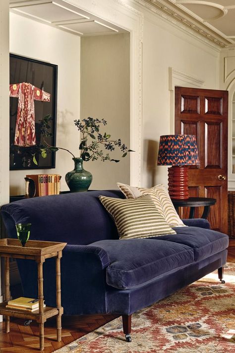 a dark navy blue velvet sofa in a luxurious living room Blue Sofa Living, Blue Sofas Living Room, Velvet Sofa Living Room, Small Sectional Sofa, Blue Velvet Sofa, Blue Couches, Hearth Room, Up House, Sofa Side Table