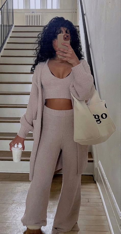 Loungewear Aesthetic, Lounge Outfits, Loungewear Outfits, Cute Gym Outfits, Cute Comfy Outfits, Fashion Mistakes, Cozy Outfit, Baddie Outfits Casual, Cute Simple Outfits