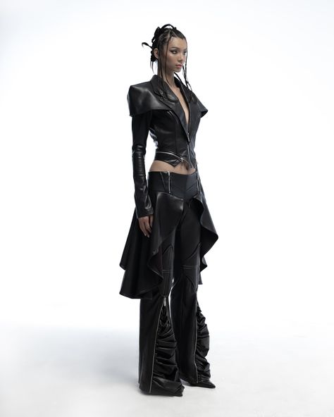 @accox.acx Futuristic Poses, Futuristic Outfits Women, Future Fashion Futuristic, Futuristic Outfits, Football America, Dystopian Fashion, Tech Wear, Cyberpunk Aesthetic, Cyberpunk Fashion