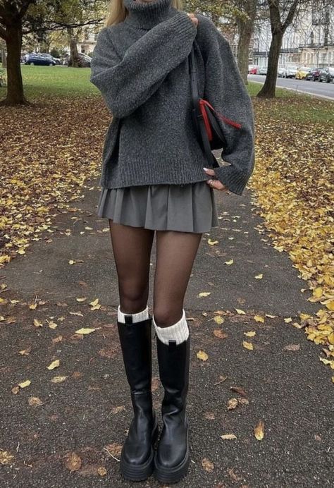 ليلو وستيتش, 00s Mode, Rok Outfit, Skandinavian Fashion, Neue Outfits, Trendy Fall Outfits, Looks Street Style, Looks Black, Skirt Mini