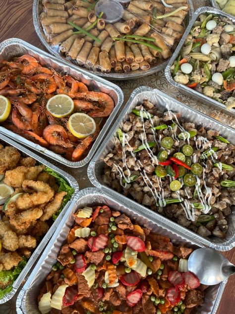 Food Catering Aesthetic, Pinoy Handaan Birthday, Pinoy Birthday Party Food, Filipino Birthday Party Food, Filipino Food Party Table, Filipino Party Food Ideas, Filipino Food Party, Food Set Up, Filipino Recipe