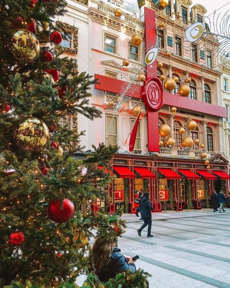 London Christmas Wallpaper, London Xmas, Best Christmas Decorations, Bond Street London, Christmas In London, Christmas Displays, London Vacation, Store Window Displays, Cozy Christmas Decor