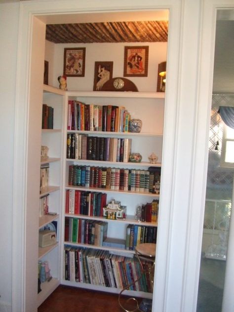 Cute!Book closet! Book Shelf In Closet Ideas, Closet Book Shelf Ideas, Closet Into Bookshelf, Closet To Bookshelf, Bookshelves In Closet, Closet Alcove, Micro Library, Library Closet, Closet Bookshelf