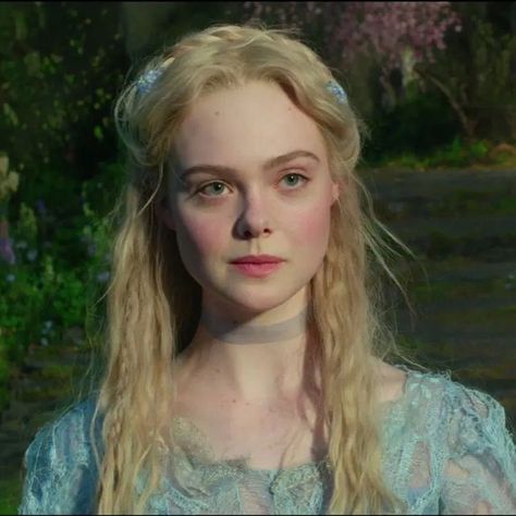 Elle Fanning Maleficent, Disney Princess Real Life, Aurora Maleficent, Maleficent Aurora, Garden Elf, Xavier Thorpe, Ellie Fanning, Maleficent 2, Princess Movies