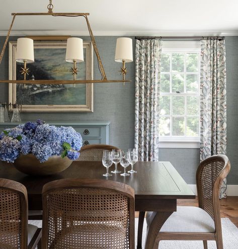 Love these chairs Erin Gates Dining Room, New England Dining Room Ideas, Cozy Kitchen And Dining Room, Light Dining Chairs, Natural Light Home Design, Navy Gold Dining Room, Transitional Formal Dining Room, Traditional Southern Dining Room, Antique Dining Room Decor