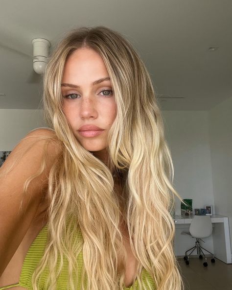 Scarlett Leithold Instagram, Scarlett Rose Leithold, Blonde Redhead, Scarlett Leithold, Big Blonde Hair, Calloway Sisters, Scarlett Rose, Bra Image, Chefs Kiss