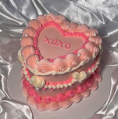 xoxo 💋 • • • #galentines #galentinescake #vintagecake #heartcake #pinkcake #orangecountycakes #occakes 16 Birthday Cake, Heart Cake, Cute Birthday Cakes, Pink Cake, Vintage Cake, 16th Birthday, Bday Party, Birthday Theme, Birthday Cakes