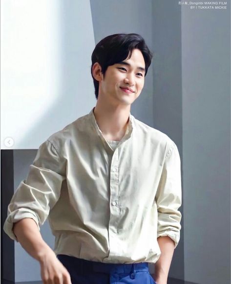 Kim Soo Hyun Smile, Kim Soo Hyun Aesthetic, Kim Soo Hyun Wallpaper Lockscreen, Kim Soo Hyun Boyfriend Material, Kim Soo Hyun Wallpaper, Soohyun Kim, Soo Hyun Kim, Kim Soohyun, Korean Male Actors