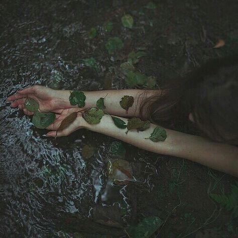 Wild Woman Aesthetic, Earth Style, Nature Photoshoot, Dreamy Photography, Magic Aesthetic, Witch Aesthetic, Wild Woman, Foto Art, Fantasy Aesthetic