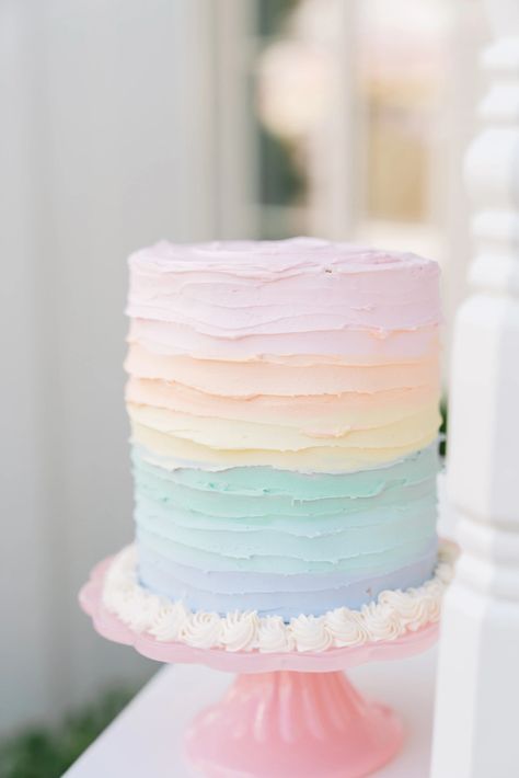 Cake Pastel Colors, Party By The Pool, Lila Party, Rainbow Themed Birthday Party, Pastel Cake, Rainbow First Birthday, 1st Birthday Party For Girls, Pastel Birthday, Rosé Birthday