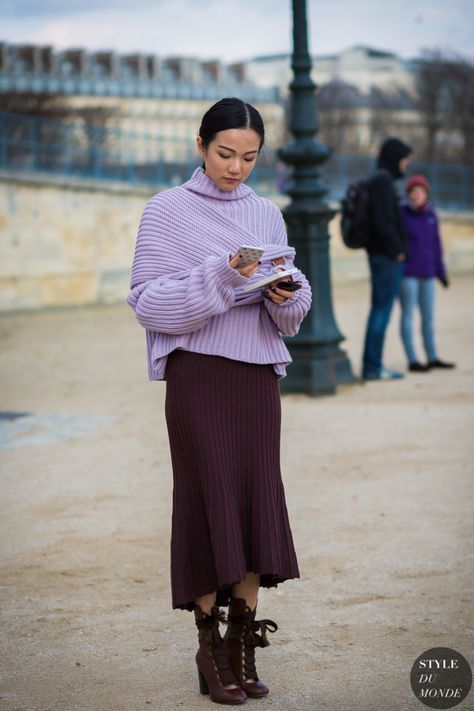 Yoyo Cao Street Style Street Fashion Streetsnaps by STYLEDUMONDE Street Style Fashion Photography Winter Office Wear, Yoyo Cao, Lavender Outfit, Street Style 2016, Looks Street Style, Street Style Inspiration, Fall Street Style, Fashion Mode, Street Chic