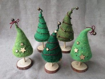 Tovad Ull, Felt Decor, Felt Christmas Tree Decorations, Needle Felting Tutorial, Waldorf Crafts, Needle Felting Diy, Needle Felted Christmas, Felt Christmas Decorations, Felt Christmas Tree