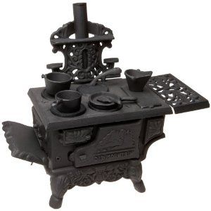 Italian cook stoves - Google Search Wood Cook Stove, Mini Wood Stove, Wood Stove Cooking, Propane Stove, Cast Iron Stove, Burner Covers, Cooking Stove, Cast Iron Cooking, Camping Stove