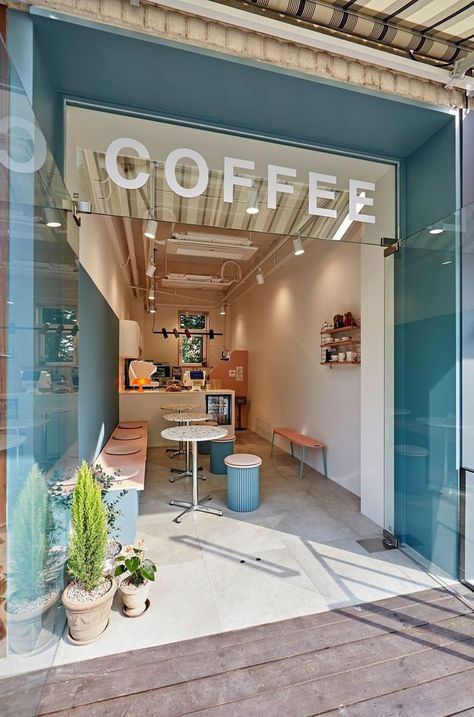 Small Cafe Layout, Small Restaurant Design, Bakery Design Interior, Coffee Shop Business, Small Coffee Shop, Small Cafe Design, Coffee Shop Interior Design, Cozy Coffee Shop, Halo Halo