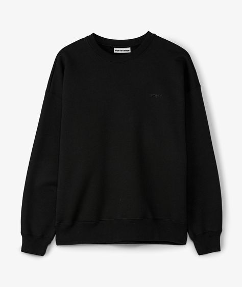 Sudadera negra de felpa de SOFTHYPHEN con la palabra «SOHY» bordada en el pecho. Patagonia Better Sweater Jacket, Sweat Noir, Basic Crewneck, Bday Wishlist, Patagonia Down Sweater, Bday Gifts, Black Crewneck Sweatshirt, Patagonia Better Sweater, Basic Shorts