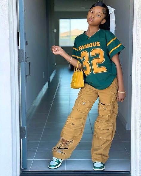 Star Jeans Outfit, Mini Instagram, Kids Outfits Daughters, Kids Fashion Swag, Bratz Inspired Outfits, Fashion Nova Outfits, School Collection, Kids Fashion Clothes