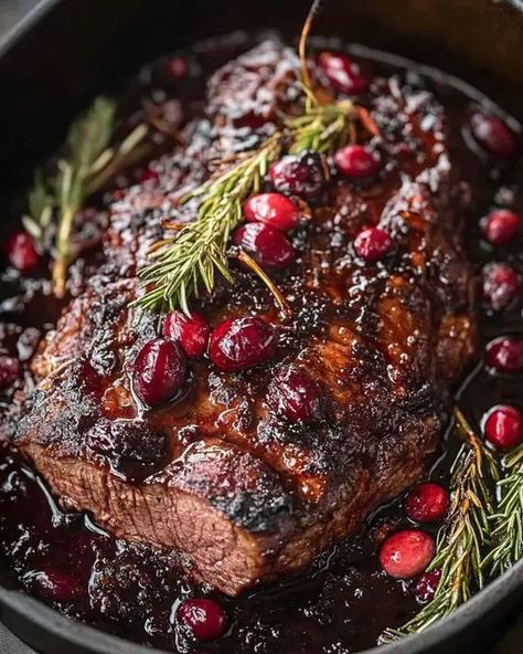 Cranberry Balsamic Ribeye Roast - Miarecipes Cranberry Balsamic Ribeye Roast, Homemade Chili Beans, Balsamic Roast Beef, Broccoli Pasta Bake, Balsamic Marinade, Ribeye Roast, Classic Meatloaf Recipe, Roast Beef Recipes, Rib Roast