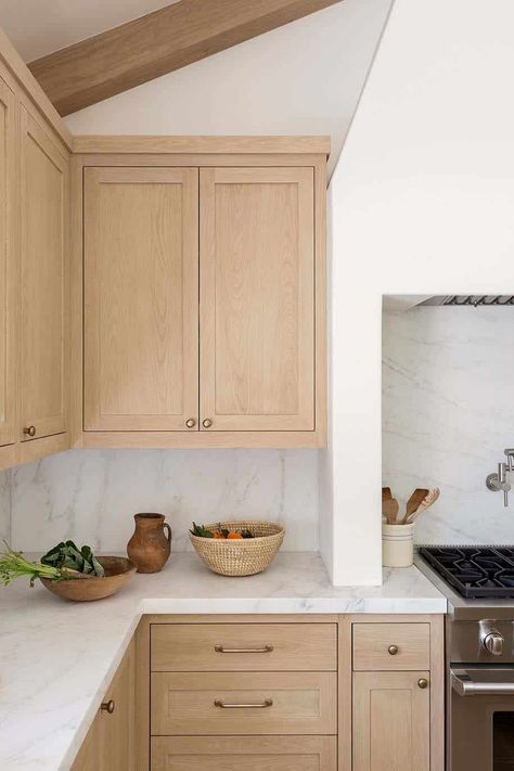 Natural Wood Cabinets With Gold Hardware, Unstained Maple Cabinets, Light Wood Cabinets Gold Hardware, Cozy Contemporary Kitchen, Kitchen Cabinet Color Ideas Vintage, Blonde Wood Kitchen Cabinets, Natural Maple Kitchen Cabinets, Cabinets 2023, Refinishing Kitchen Cabinets