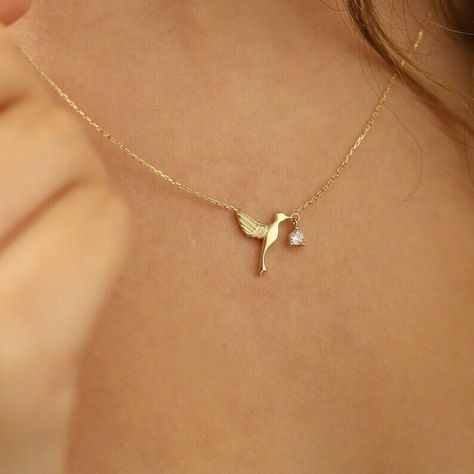 Gold Chain With Locket, خواتم خطوبة, Jewelry Necklace Simple, Locket Design, Neck Pieces Jewelry, Fancy Jewelry Necklace, Modern Gold Jewelry, Pretty Jewelry Necklaces, Fancy Jewellery Designs