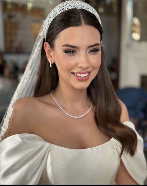 Vintage Inspired Wedding Makeup, Tiara With Veil Wedding, Tiara Bridal Hair, Down Hairstyles With Veil, Hair Down Wedding Styles With Veil, Bridal Tiara Hair Down, Bride Hairstyles With Veil Down, Elegant Wedding Hair Down With Veil, Bride Hair With Veil