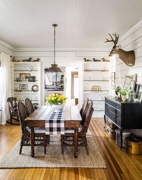 This 100-year-old antique farm table is an ideal fit for the pass-through dining room. Modern Farmhouse Dining Room Decor, Rustic Farmhouse Dining Room, Farmhouse Style Dining Room, Farmhouse Dining Rooms Decor, Modern Farmhouse Dining Room, Farmhouse Dining Room Table, Vintage Decorating, Modern Farmhouse Dining, Casa Country