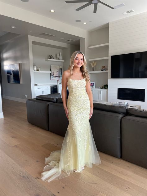 Blue Fishtail Prom Dress, Prom Dresses Light Yellow, Pale Yellow Prom Dress, Pastel Yellow Prom Dress, Light Yellow Prom Dress, Bali Outfits, Prom Dress Yellow, Yellow Prom Dresses, Hoco Court