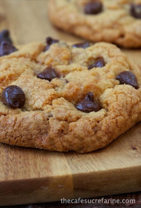 5-Star Chocolate Chip Toffee Cookies - fabulous and definitely worthy of the 5-Star moniker! Five Star Chocolate, Chocolate Chip Toffee Cookies, Toffee Cookies, Vanilla Recipes, Homemade Cookies, Yummy Sweets, Chocolate Chip Cookie, Cookies Recipes Chocolate Chip, Cookie Desserts