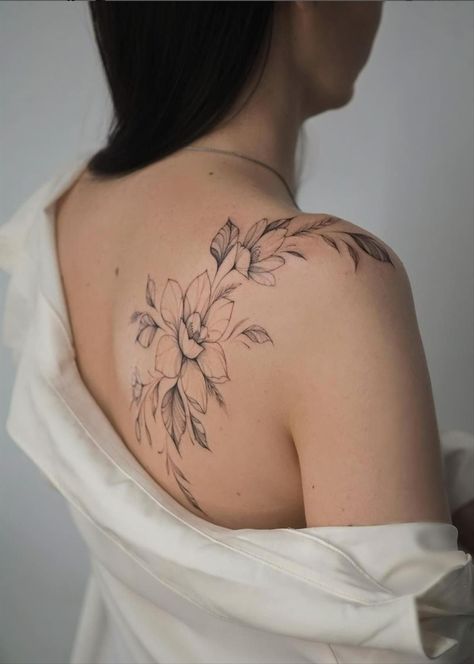 Back Tattoo Women Upper, Feminine Shoulder Tattoos, Shoulder Cap Tattoo, Floral Back Tattoos, Butterfly Tattoo On Shoulder, Floral Tattoo Shoulder, Shoulder Blade Tattoo, Rose Shoulder Tattoo, Tattoos Infinity