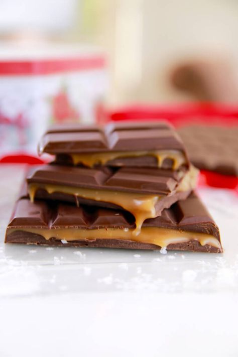 Dark Chocolate & Salted Caramel Homemade Chocolate Bar Caramel Chocolate Bar, Homemade Chocolate Bars, Bigger Bolder Baking, Easy Chocolate Desserts, Caramel Bars, Chocolate Candy Molds, Salted Caramel Chocolate, Chocolate Nuts, Chocolate Dessert Recipes