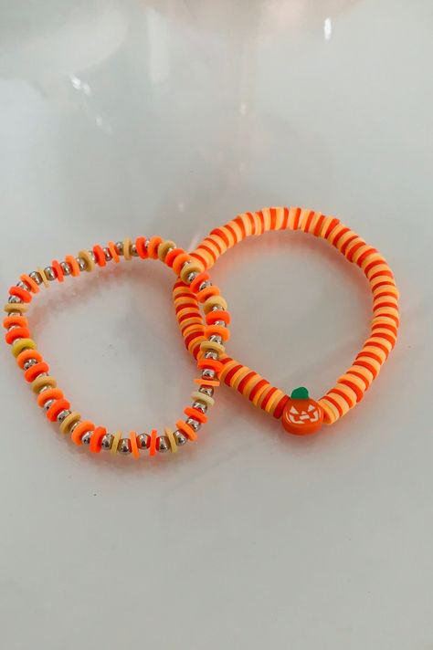 Autumn Clay Bracelets, Halloween Clay Beads Ideas, Clay Bead Bracelet Ideas Autumn, Preppy Halloween Clay Bead Bracelets, Clay Bead Bracelet Ideas Preppy Halloween, Halloween Clay Bead Ideas, Aesthetic Fall Bracelets, Clay Bead Bracelets Ideas Fall, Clay Beads Halloween