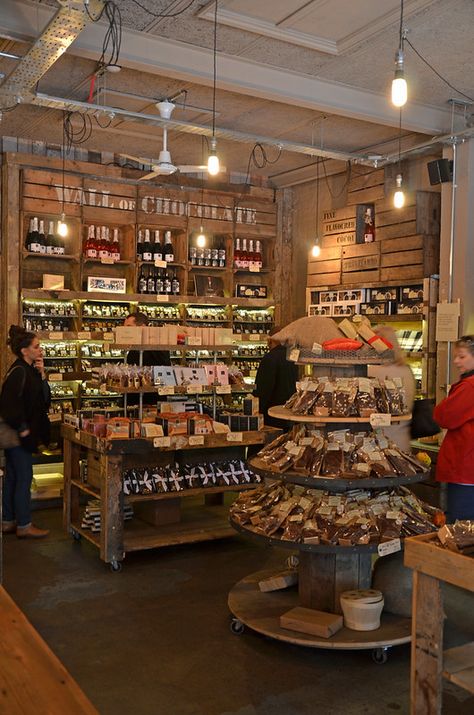 Borough Market 18 | Robert Stockdill | Flickr Boutique Food Market, Local Market Design, Fruit And Veg Shop, Deli Shop, Grocery Store Design, Gourmet Food Store, Supermarket Design, Coffee Shop Logo, Farm Store