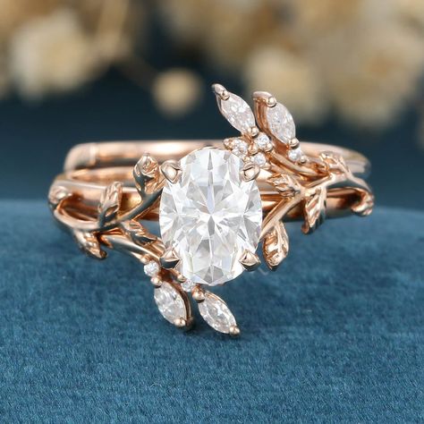 Ring Metal 14K/18K solid Yellow gold/White gold/Rose gold Palladium/Platinum or Silver925contact us. Center Stone Type: Moissanite 1.40CaratSize: 6*8 mmShape: Oval cut Total weight: 2.6g(Depending on the ring size) Accent Stone Type: No stoneShaped: Leaf design Wedding Band Type: Moissanite or Natural Diamond Carat: 0.16ct Clarity:SI1 Color: G-H Shape: Marquise 1.5*3mm & Round cutTotal weight: 2.4g(Depending on the ring size) Engagement Rings With Floral Band, Wedding Rings Flower Shaped, Leaf Wedding Band With Engagement Ring, Leaf Diamond Ring, Nature Inspired Wedding Ring Sets, Leaf Band Engagement Ring, Earthy Engagement Rings, Engagement Rings Floral, Wedding Rings Floral