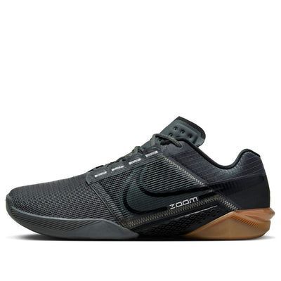 The  is a lightweight and responsive training shoe that provides explosive energy return and support for CrossFit and other high-intensity workouts. #Nike #Metcon Men’s Casual Shoes, Mens Gym Shoes, Best Gym Shoes, Every Man Should Own, Black Nike Sneakers, Suzuki Carry, Mens Training Shoes, Mens Running Shoes, Monk Strap Shoes