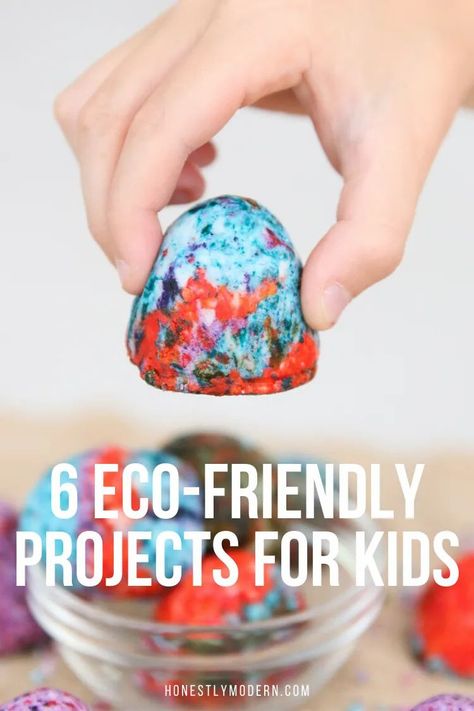 Looking for eco-friendly projects for kids? Check out these six projects that are simple, can be done indoors, and don't require any screens. Which of these eco-friendly projects will your kids love? | #HonestlyModern #ecofriendlyprojects #projectsforkids Environmental Crafts, Earth Friendly Crafts, Sustainability Activities, Environmental Activities, Market Day Ideas, Recycling Activities, Eco Crafts, Eco Friendly Kids, Eco Kids