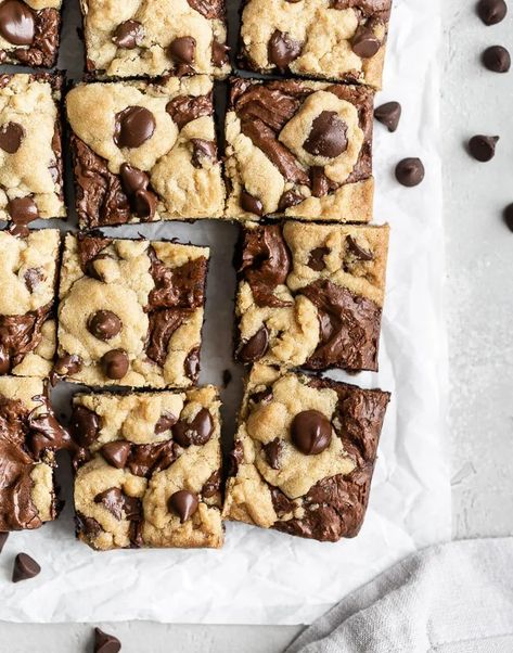 Brown Butter Brookies - Browned Butter Blondie Dessert Breton, Cookie Delight, Brown Butter Chocolate Chip, Dessert Restaurants, Brown Butter Chocolate Chip Cookies, Baking Treats, Browned Butter, Boho Birthday, Best Dessert Recipes