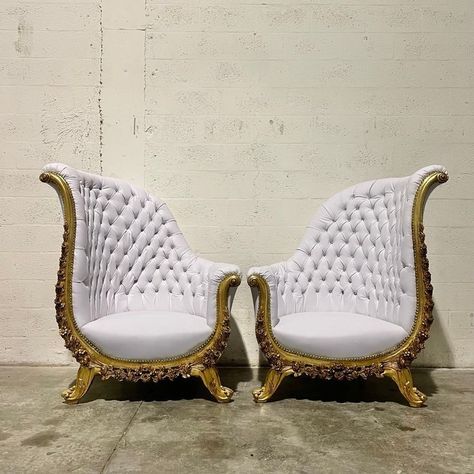 Royal Chair Design, Modern Luxury Chair, Rainbow Furniture, Rococo Interior Design, Classic Sofa Styles, Glam Chair, Tall Chair, Rococo Interior, Statement Chair