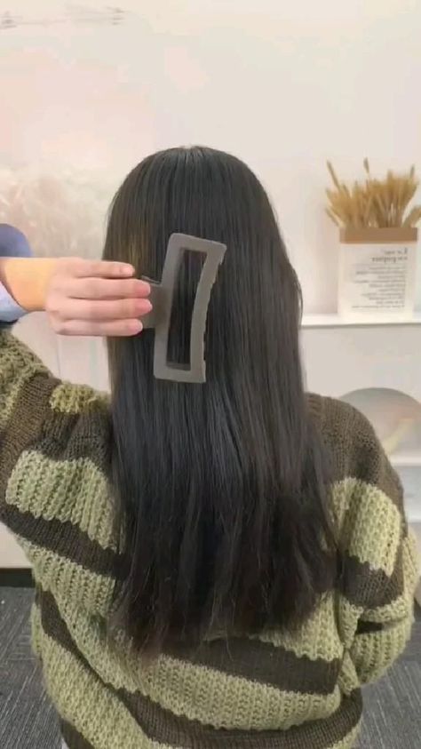 wolf cut long hair straight with curtain bangs Everyday Hairstyles, Hair Tool Set, Trending Hairstyles, Quick Hairstyles, Hair Claws & Clips, Claw Clip, Easy Hairstyles, Hair Inspiration, Hair Stylist