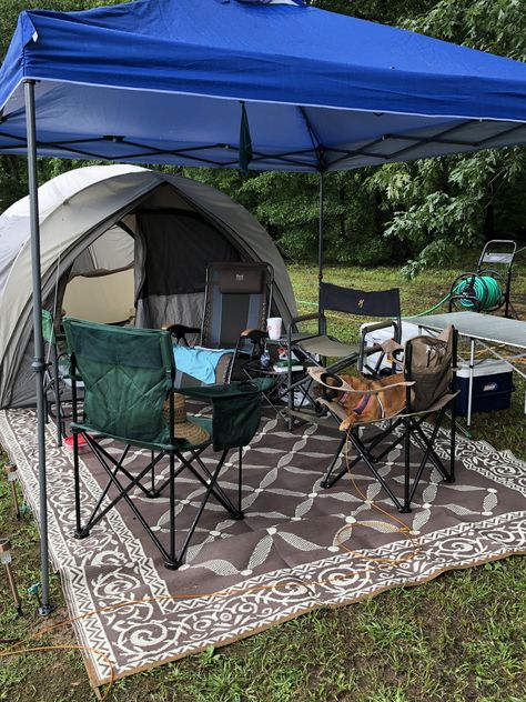 Festival Tent Camping, Cute Tent Set Up, Camp Tent Set Up, Inside Tent Set Up, Tent Camping Set Up, Cute Camping Set Up, Camp Set Up Ideas, Tent Camping Set Up Ideas Glamping, Camping Setup Ideas Tent