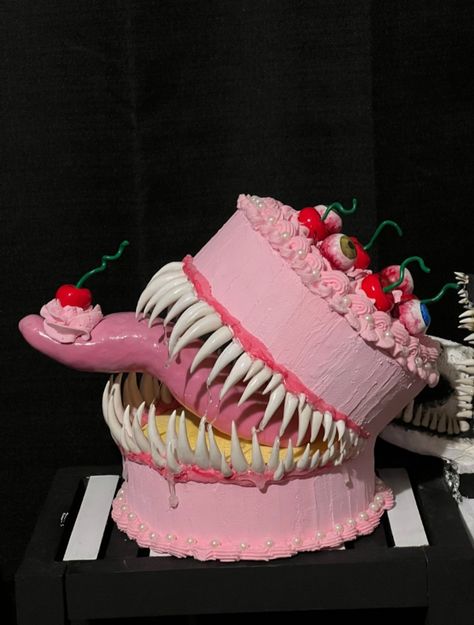 Teeth Cake, Scary Halloween Cakes, Monster Teeth, Gateau Harry Potter, Scary Cakes, Zombie Cake, Tooth Cake, Ugly Cakes, Monster Cake