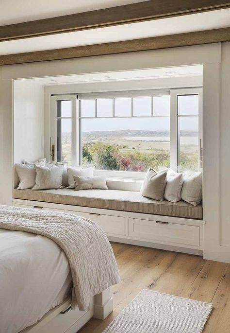 Gorgeous beach house in Martha’s Vineyard with barn-like details Ideas Videos, Bedroom Designs, Window Seat, Design Case, Home Decor Bedroom, House Inspiration, Design Interior, Home Bedroom, Home Interior