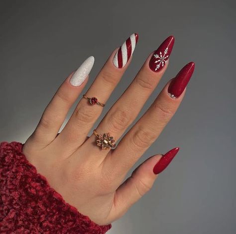 25+ Fabulous Christmas Nail Designs - Emerlyn Closet Candy Cane Nails, December Nails, Red Christmas Nails, Cute Christmas Nails, Christmas Gel Nails, Her Nails, Snowflake Nails, Christmas Nails Acrylic, Festival Nails