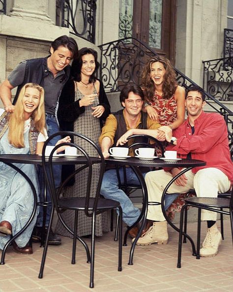 Friends 1994, Friends Season 1, Friends Outfit, Friends Reunion, Friends Scenes, Ross Geller, Friends Cast, 90s Tv, Friends Tv Series