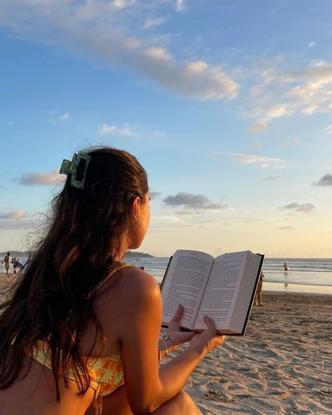 All Posts • Instagram Viviane Audi, Beach Reads, Easy Style, Vacation Photos, My Posts, Foto Ideas Instagram, Beach Reading, Summer Inspiration, Beach Poses