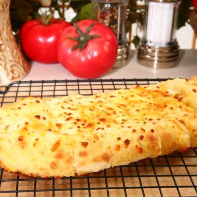 Dominoes Cheesy Bread Recipe, Cheesy Focaccia, Cheesy Bread Recipe, Macaroni Grill, Garlic Cheese Bread, Cheesy Garlic Bread, Homemade Dough, Cheesy Bread, Focaccia Bread