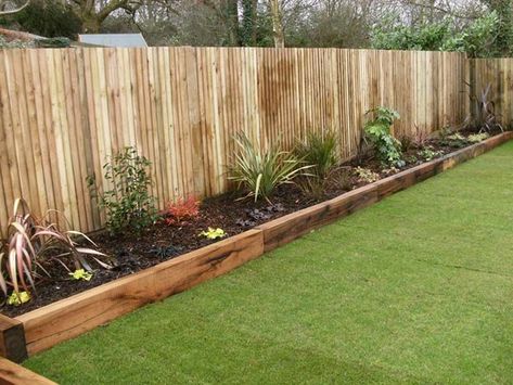 Simple Wood Garden Bed Edging #garden #gardenbed #edging #decorhomeideas Wooden Garden Edging, Wood Garden Beds, Diy Garden Bed, Edging Ideas, Landscape Edging, Landscape Designs, Outdoor Garden Decor, Backyard Garden Design, Backyard Fences