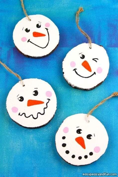 Wood Slice Snowman, Ornaments Diy Kids, Noel Diy, Fun Christmas Crafts, Christmas School, Snowman Ornament, Christmas Wood Crafts, Wood Christmas Ornaments, Kids Ornaments