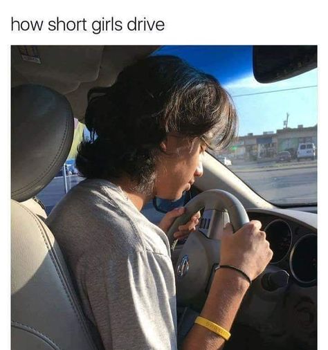 Driving Memes, Quotes Funny Humor, Driving Humor, Short Girlfriend, Short Girl Problems, Birthday Quotes For Him, Funny Car Memes, Birthday Girl Quotes, Girls Driving